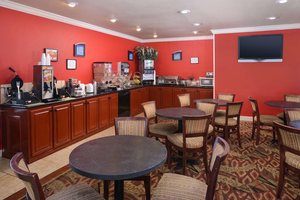 Americas Best Value Inn Lubbock E photo 11