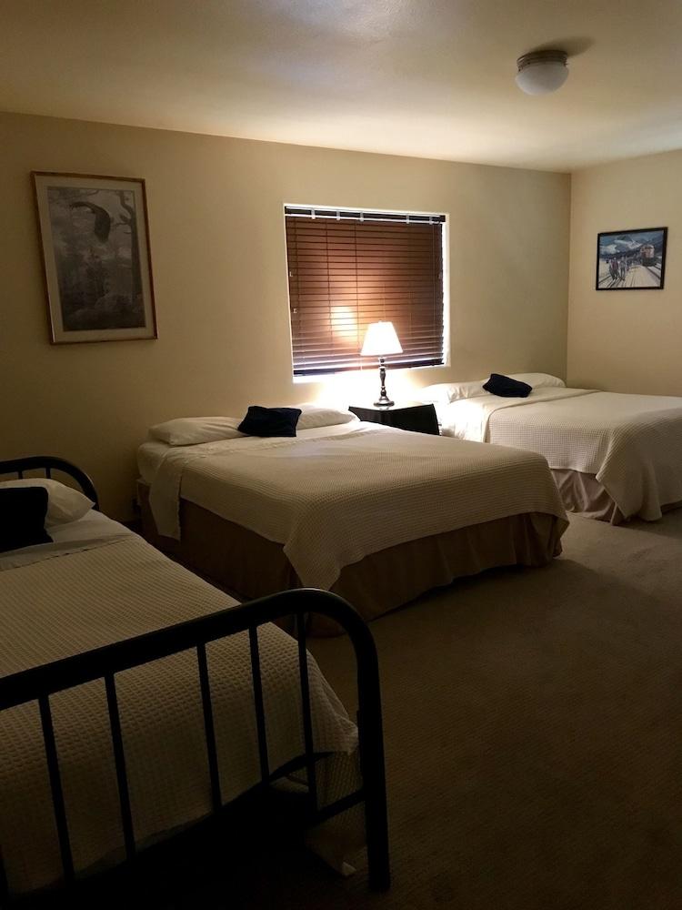 Twin Peaks Lodge and RV Park photo 8