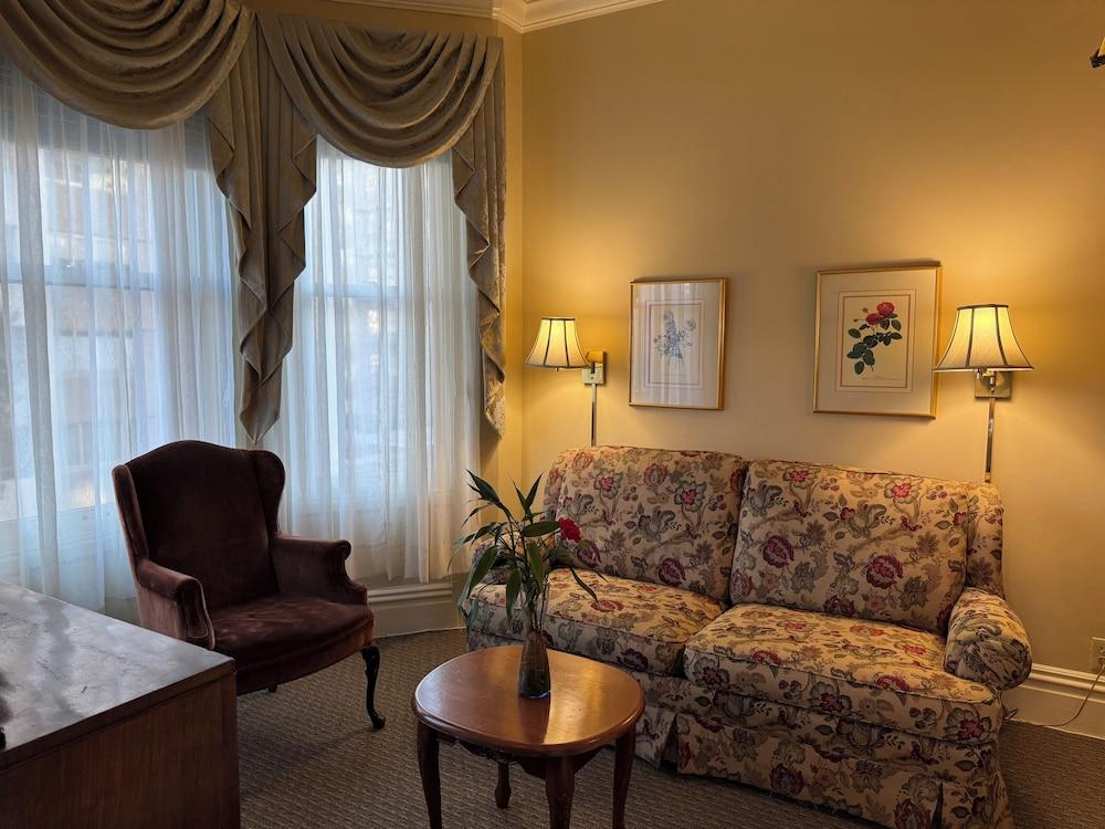 Nob Hill Inn photo 27