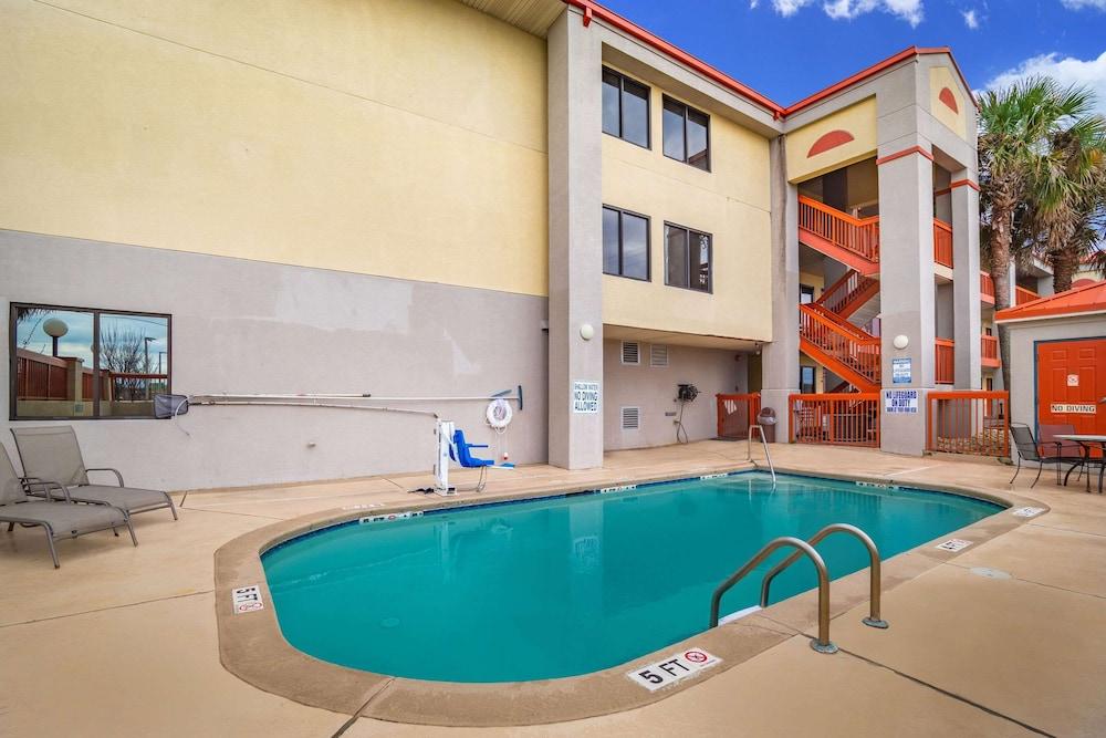 Quality Inn & Suites Ft. Jackson Maingate photo 19
