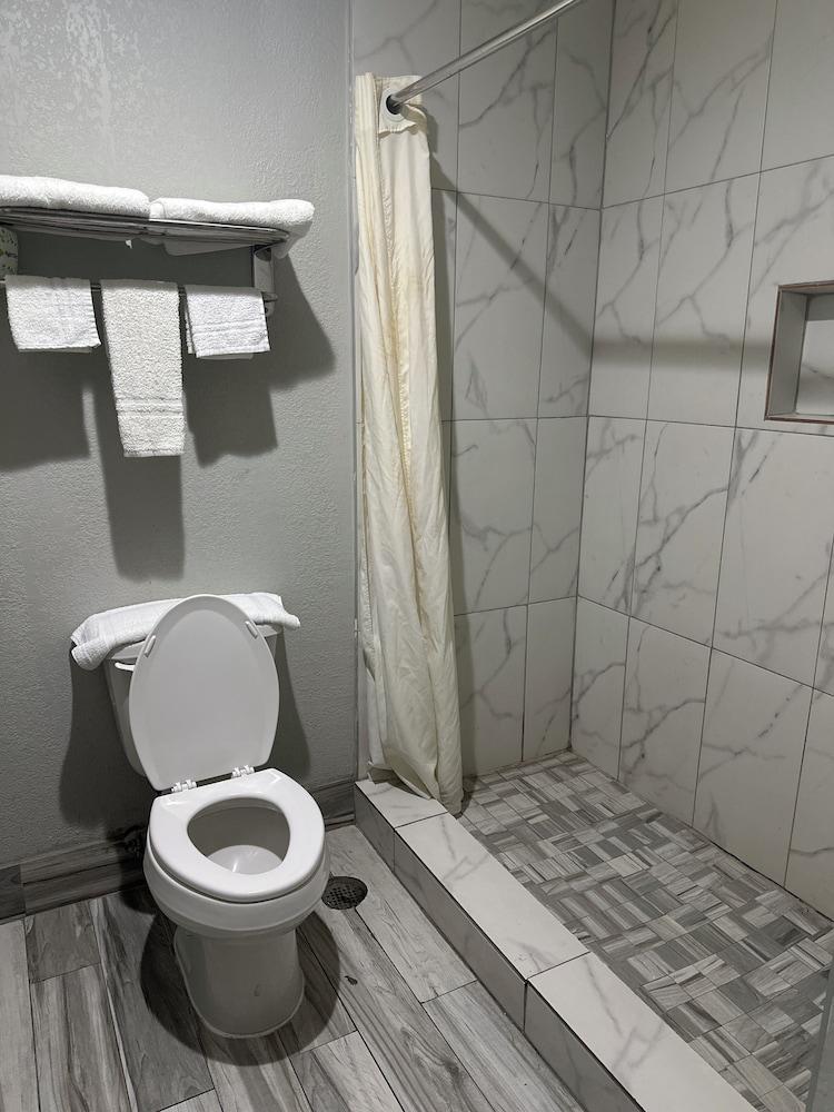 Blue Diamond Inn photo 3