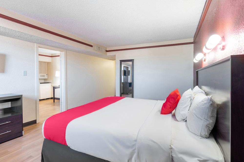 OYO Hotel Tulsa N Sheridan Rd & Airport photo 12