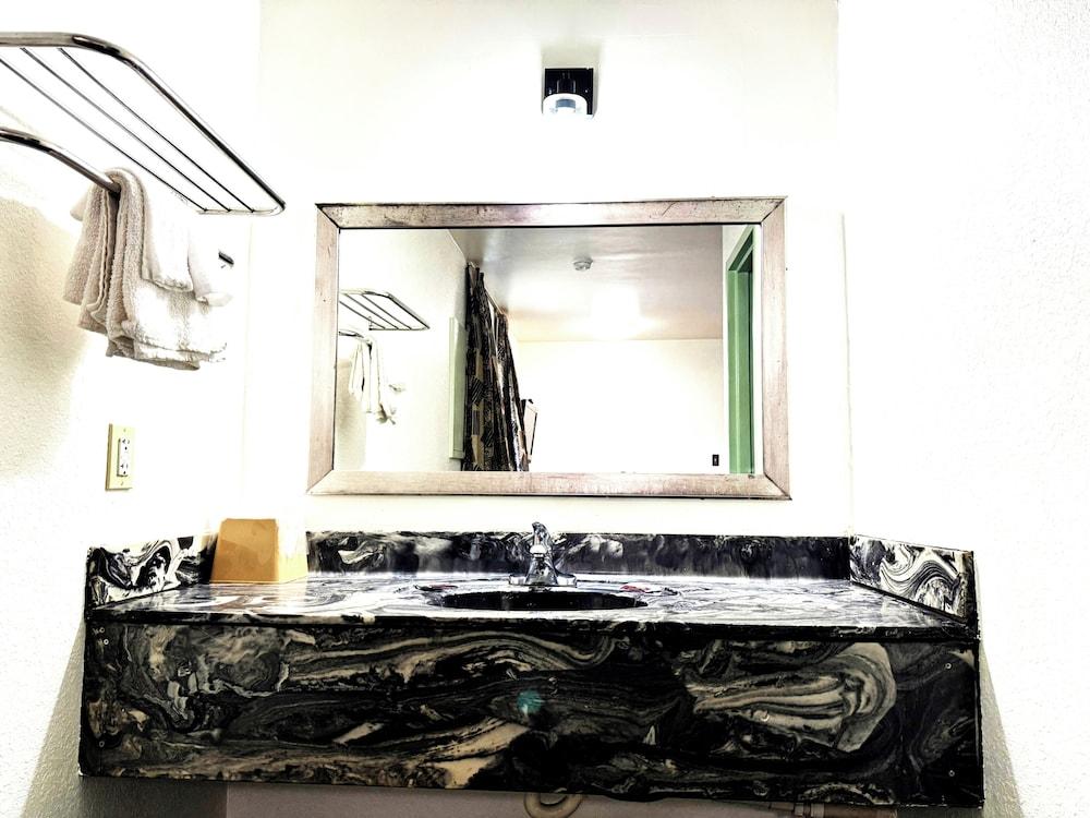 Southern Comfort Motel photo 2