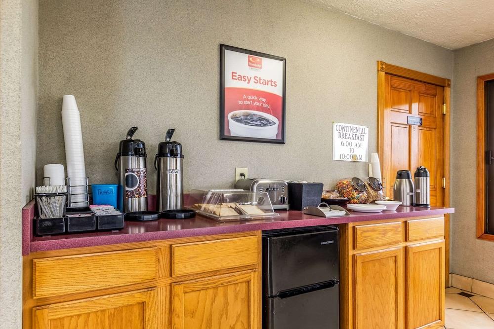 Econo Lodge Seymour photo 38