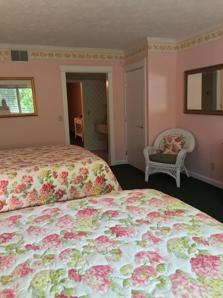 Lilac Tree Suites photo 9
