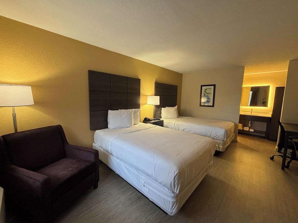 Studio 6 Suites Charlotte, NC - Northlake photo 10