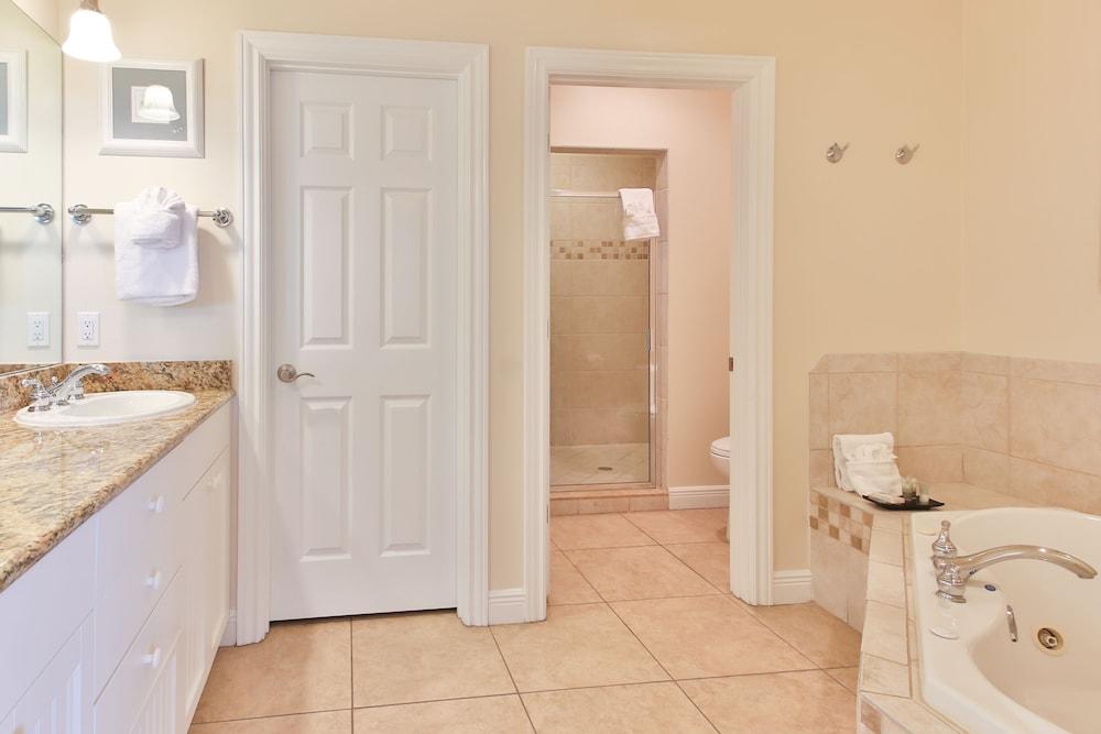 Tortuga Inn Beach Resort photo 62
