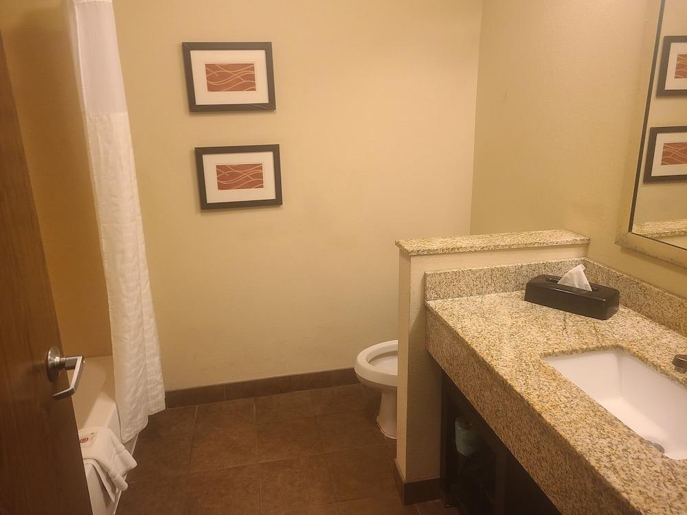 Spark by Hilton Dothan photo 8