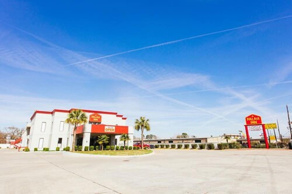 Econo Lodge Inn & Suites Channelview - Houston East photo 7