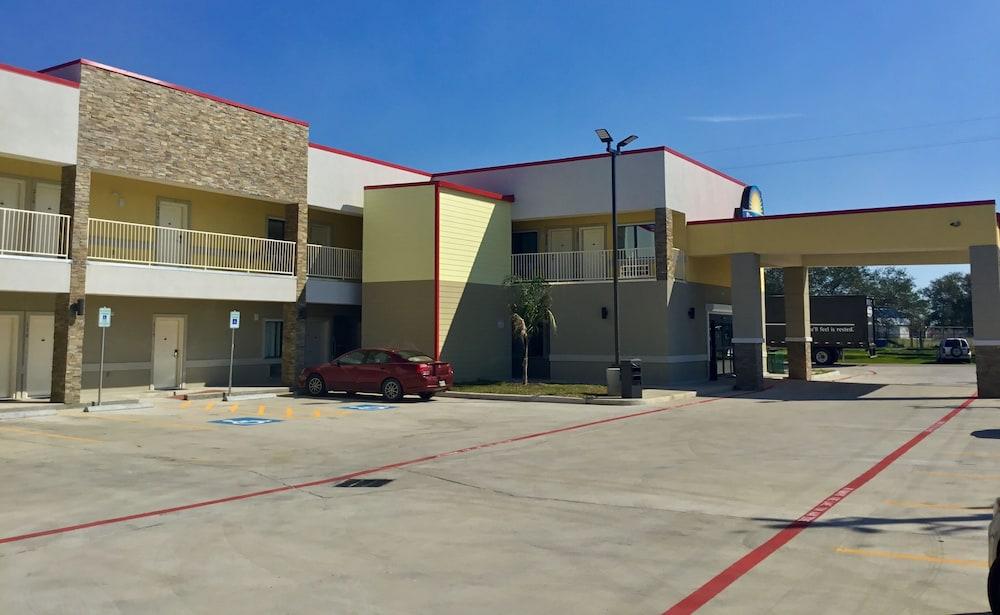 Days Inn by Wyndham Freeport photo 29