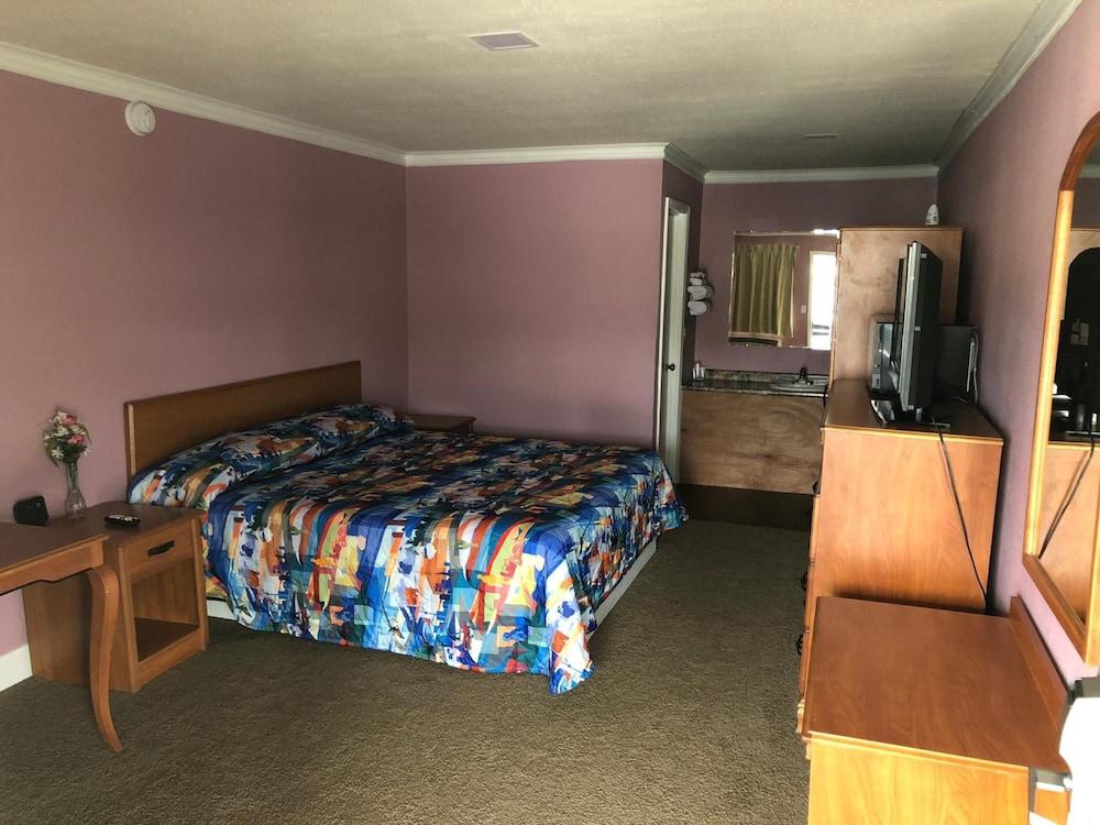Frontier Motel photo 12