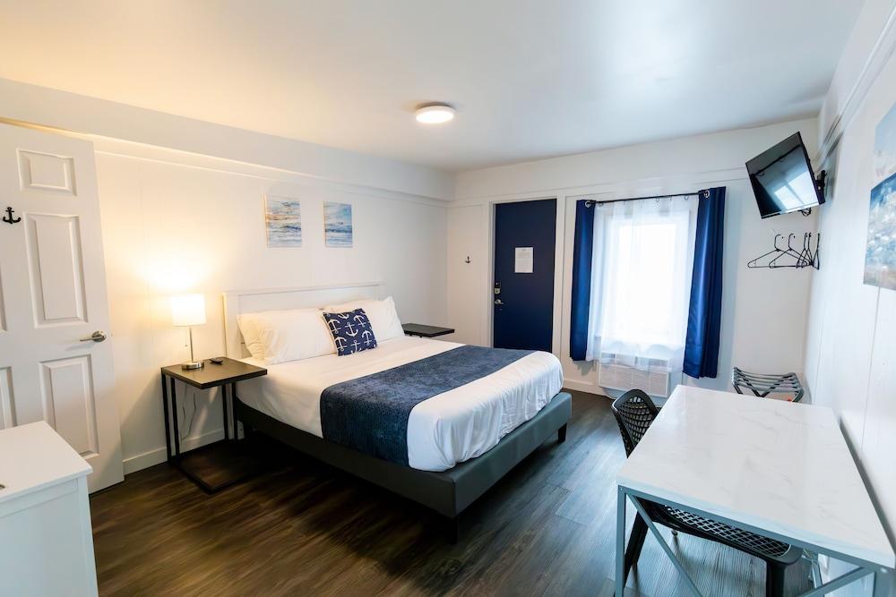 Anchor Bay Inn and Suites photo 3