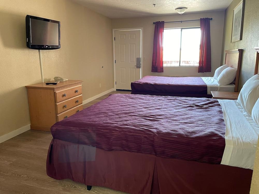Centralia Inn photo 7