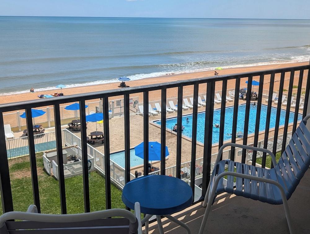 Traders Inn Beach Club photo 30