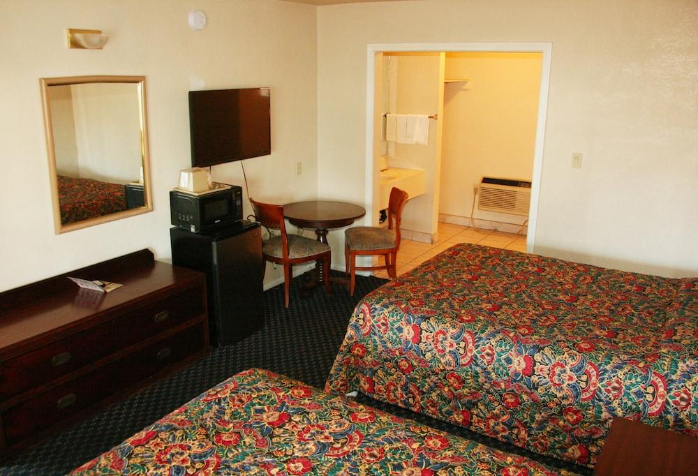 Navajo Lodge photo 3