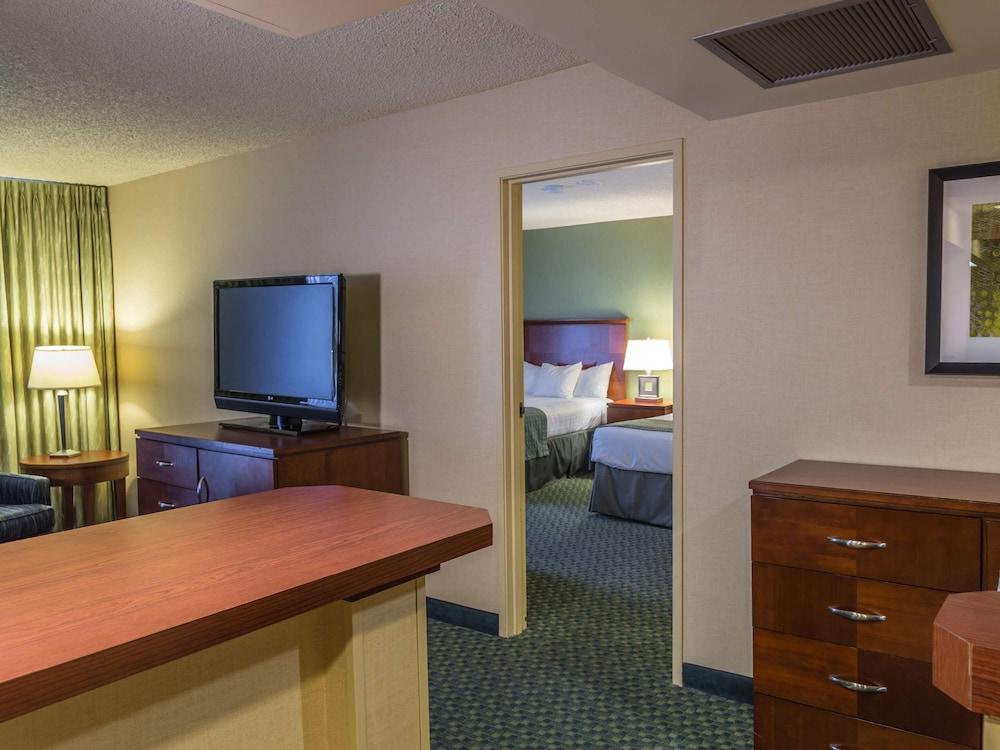 The Aquarius Casino Resort, BW Premier Collection photo 37