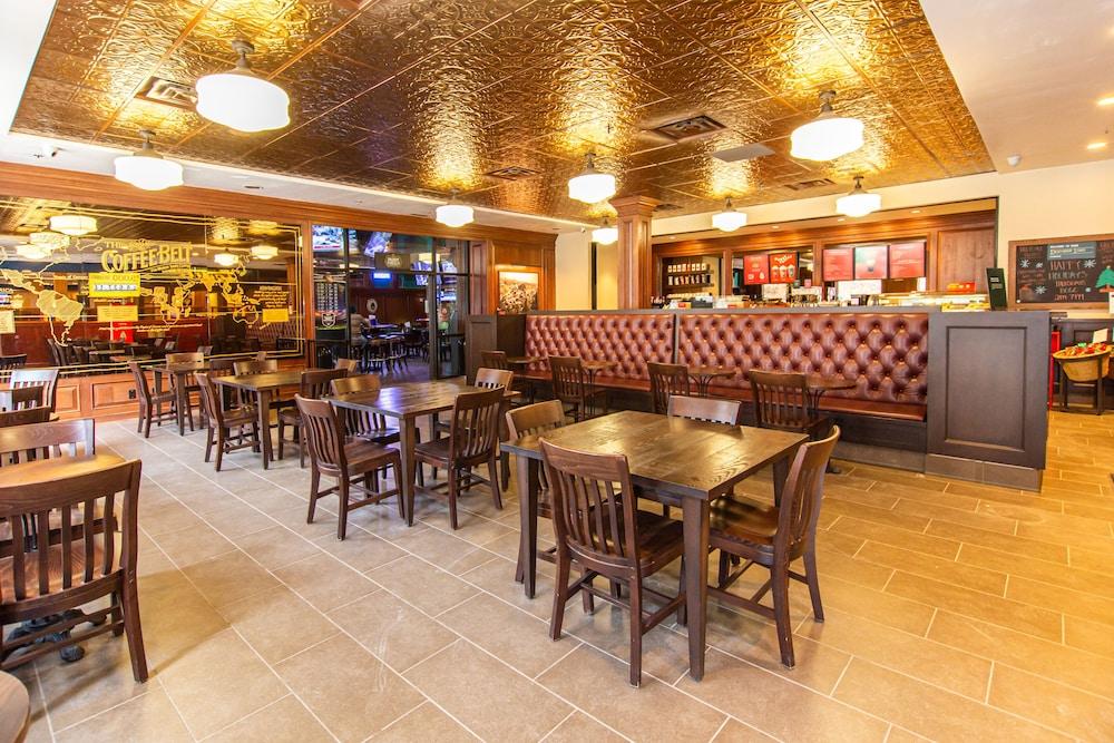 Hampton Inn Deadwood at Tin Lizzie Gaming Resort photo 56