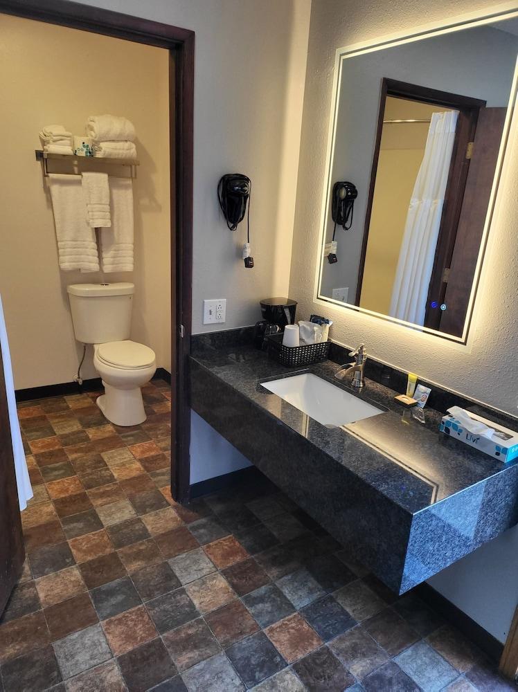 Lakeshore Lodge photo 7