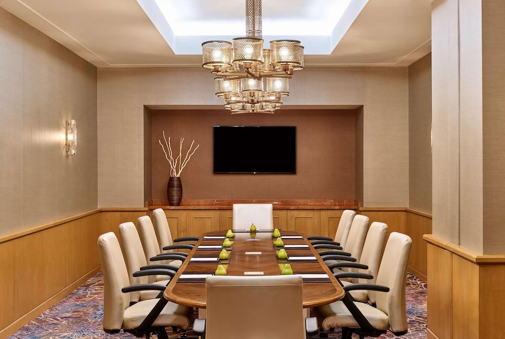 Hilton Los Angeles North/Glendale photo 32