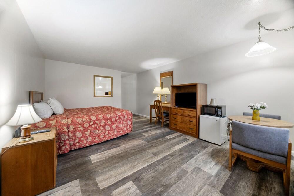Executive Inn Cass City photo 24