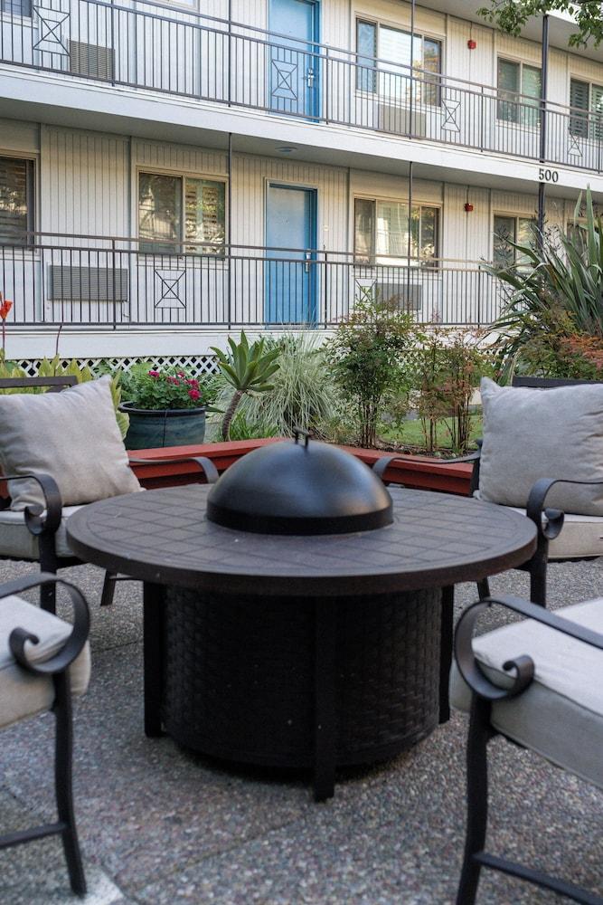 Marin Suites Hotel photo 40