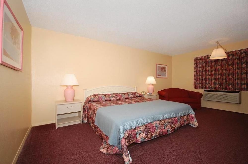 Americas Inn photo 26