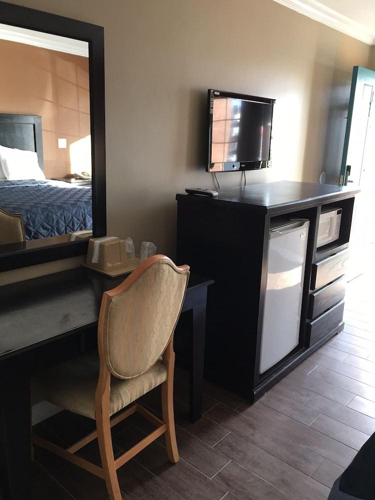 Corona Inn photo 10