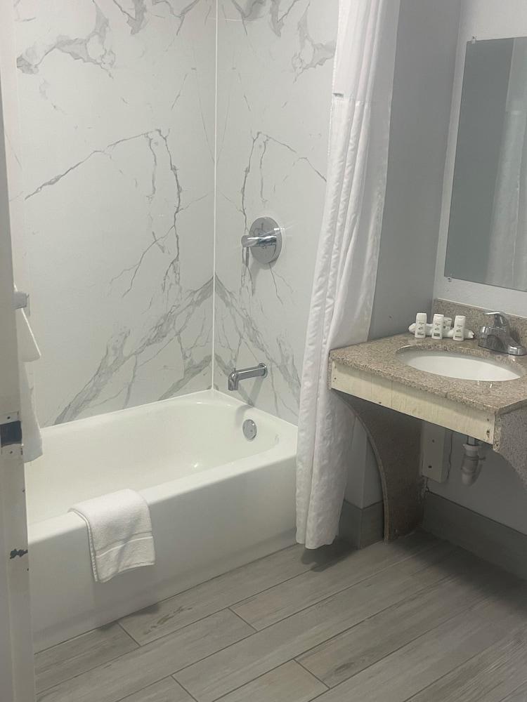Baymont by Wyndham Rock Hill photo 15