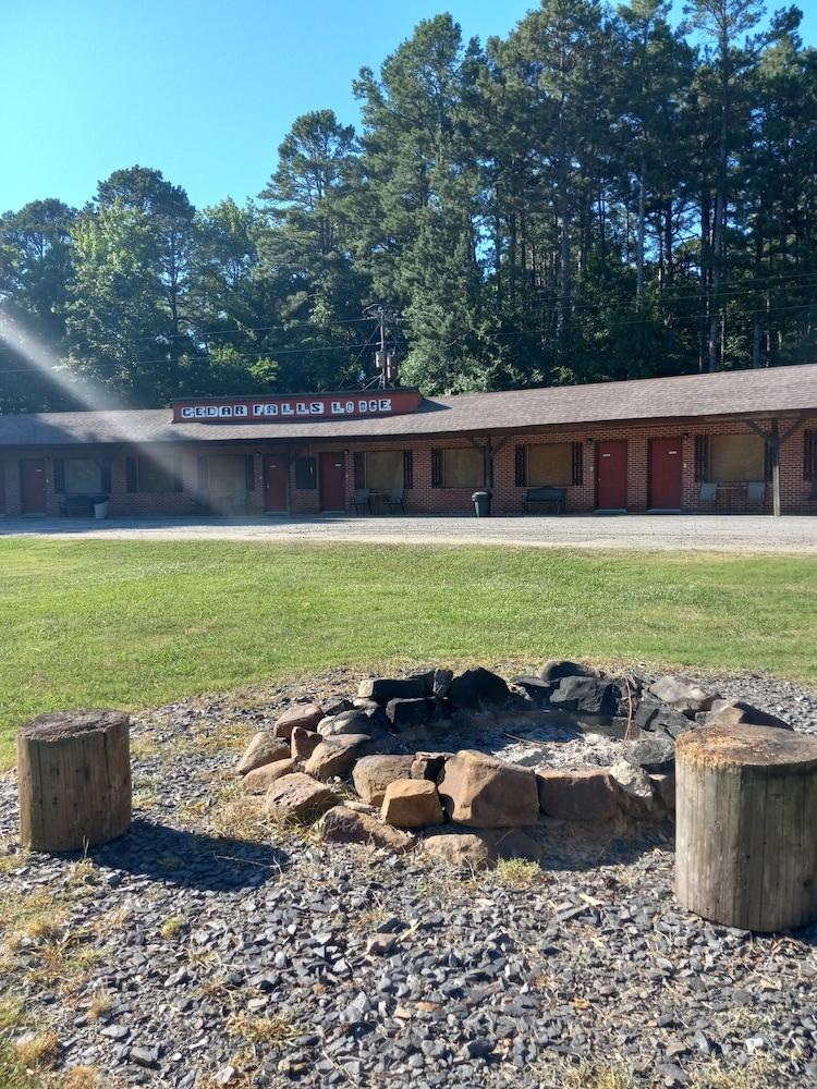 Cedar Falls Motel photo 23
