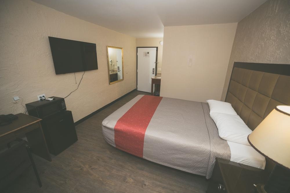 Economy Inn photo 4