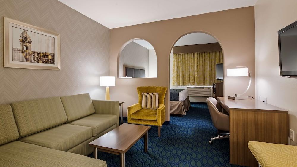 Best Western Plus Tulsa Inn & Suites photo 7