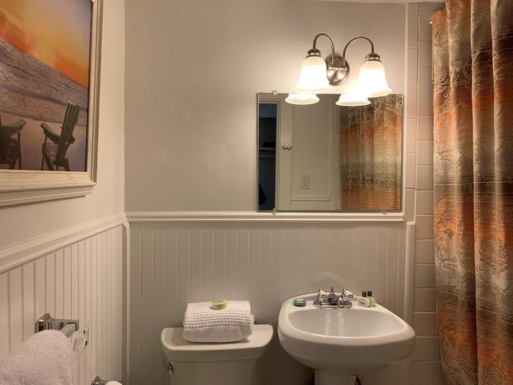 Vineyard Harbor Motel - Private Beach photo 66