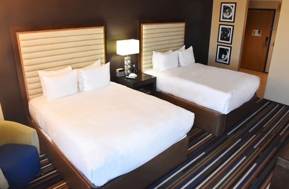 Moonrise Hotel photo 10
