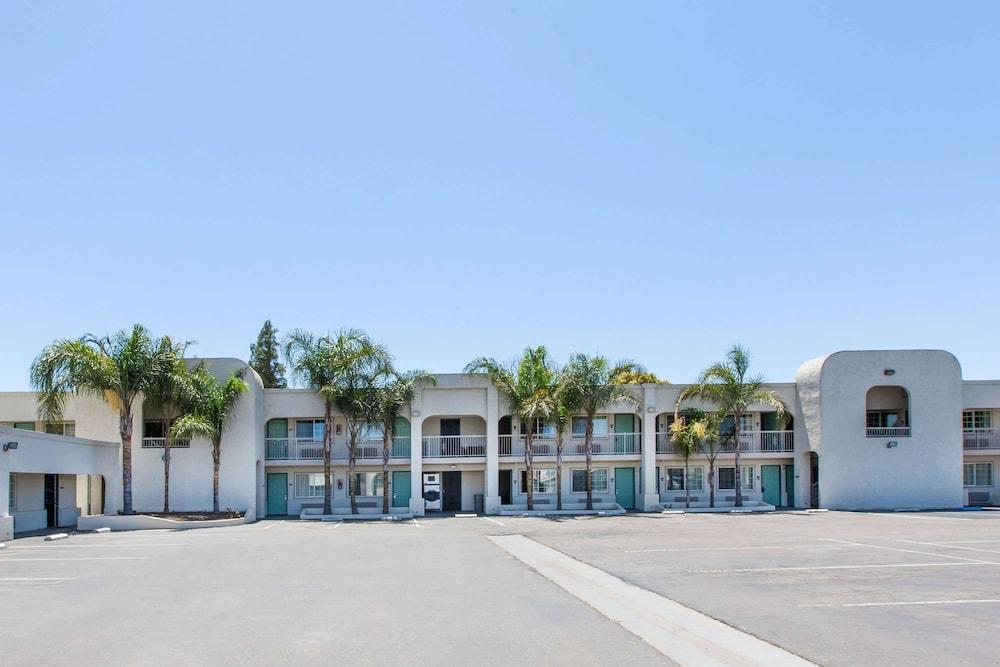 Travelodge by Wyndham Los Banos CA photo 16