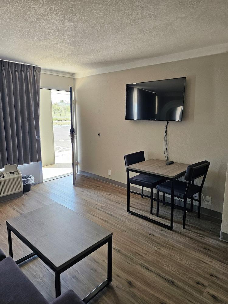 Quality Inn & Suites Ocala I-75 photo 5