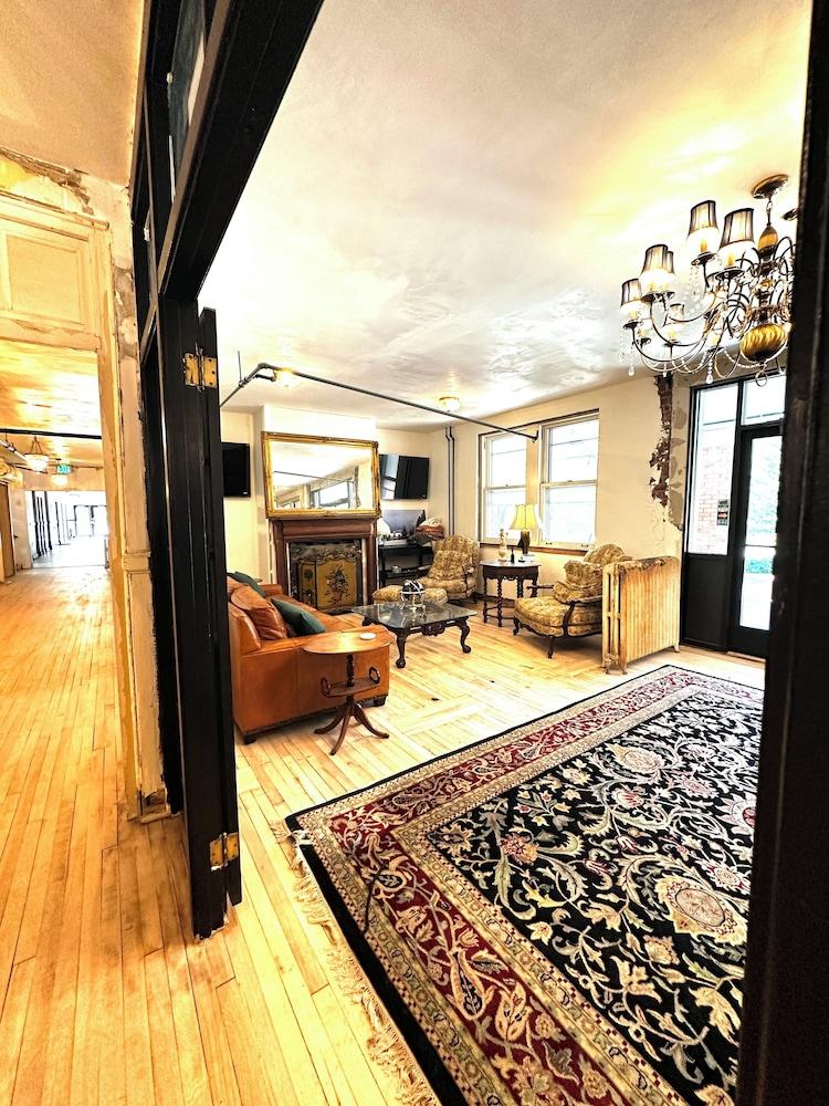Silverton Mountain Manor photo 3