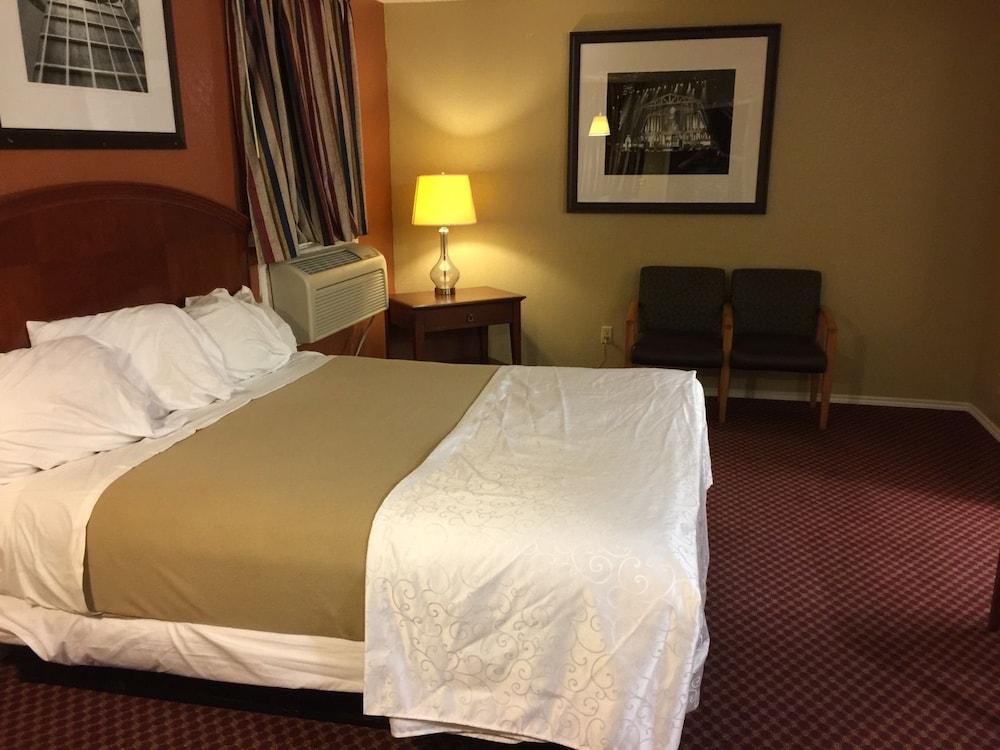 Ranch House Inn and Suites photo 38