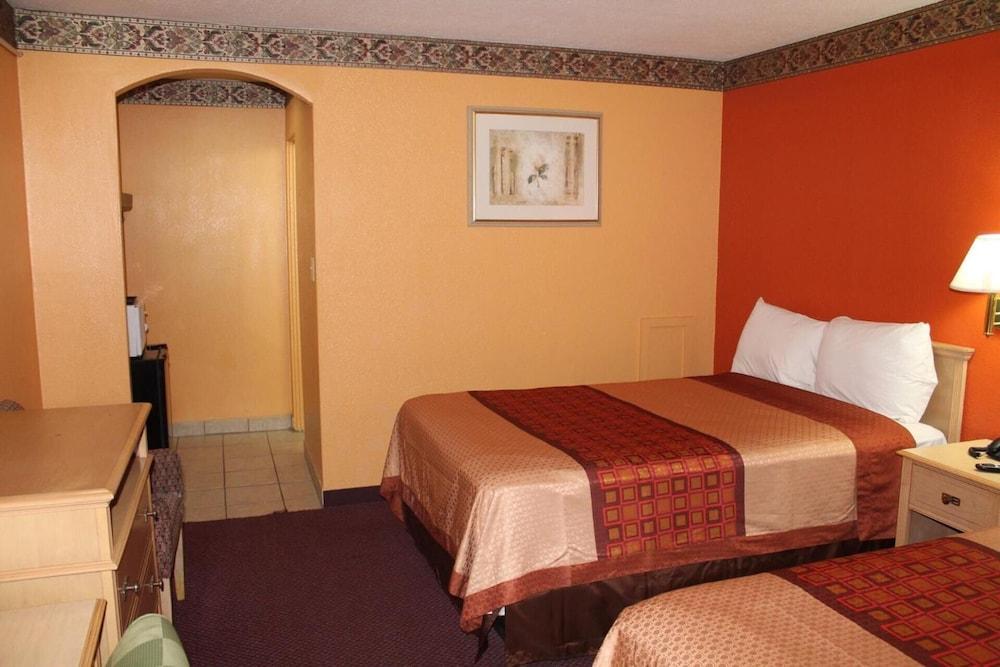 Hutchinson Inn photo 34