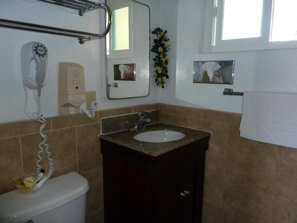 Sundown Inn photo 43