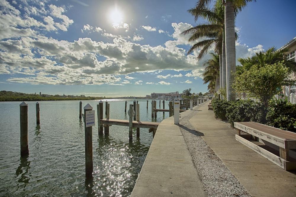 Barefoot Beach Resort photo 11