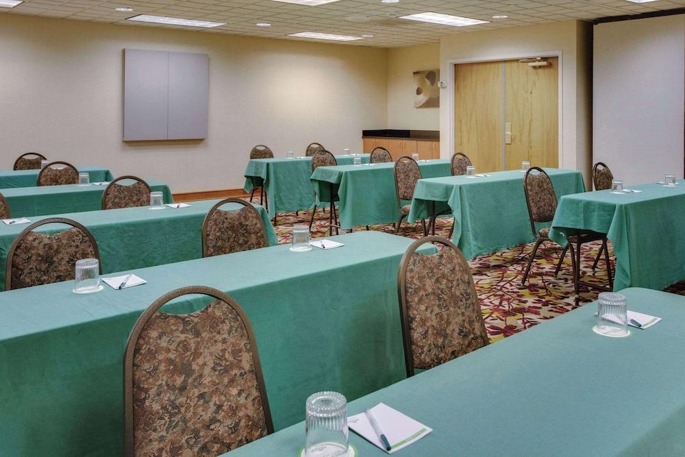 Wingate by Wyndham Chantilly / Dulles Airport photo 13