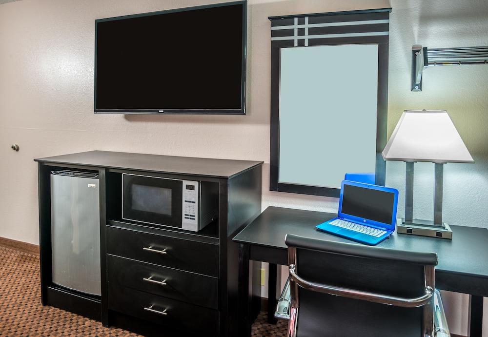 Prime Rate Inn photo 20