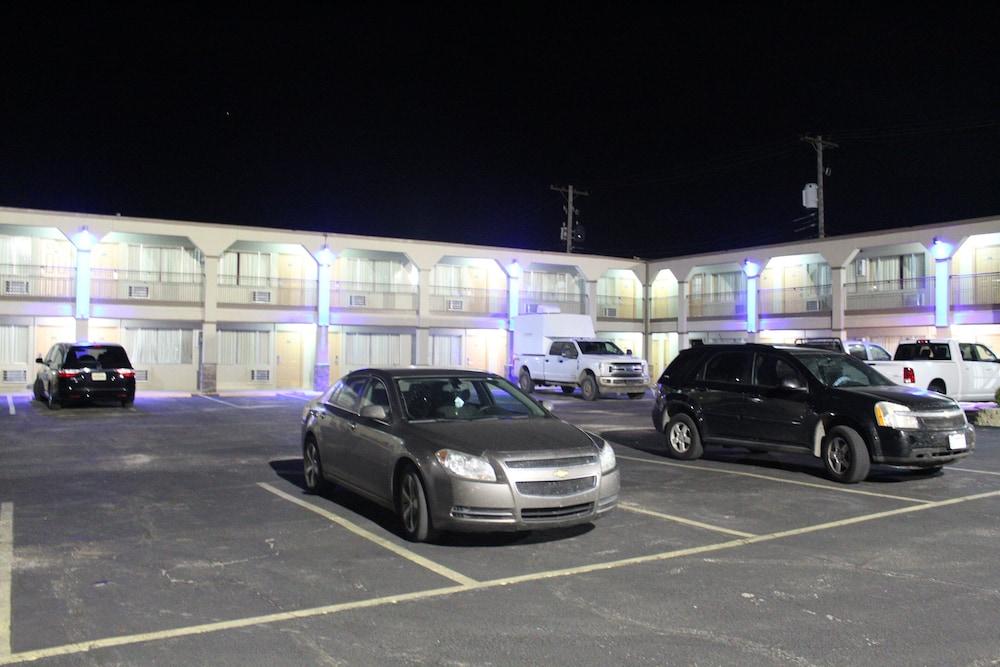 Hutchinson Inn photo 7