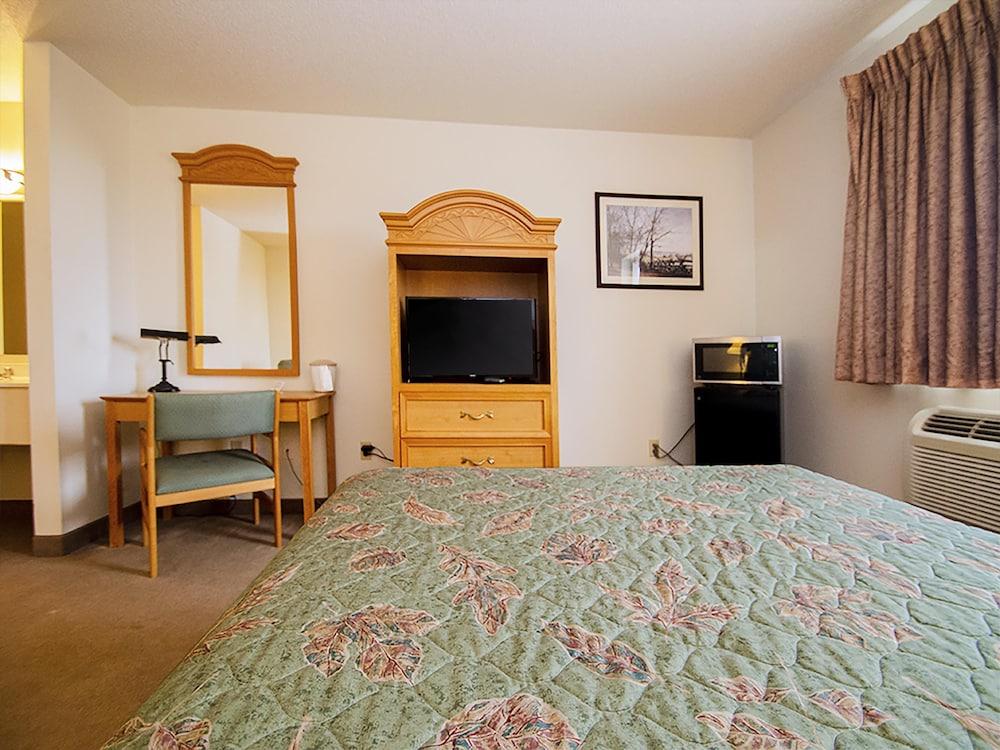 Urbana Inn & Suites photo 9
