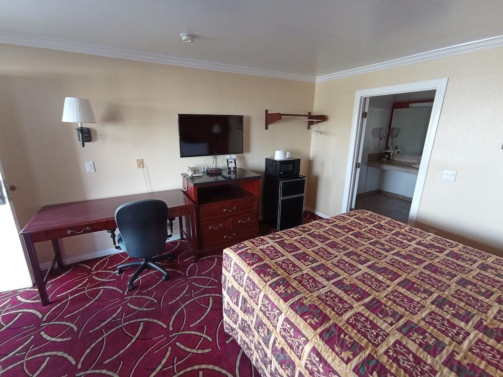 Dynasty Suites Santa Fe Springs photo 3