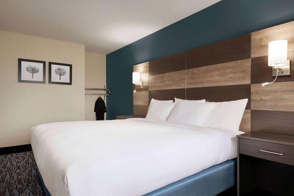 AmericInn by Wyndham Dodgeville photo 11