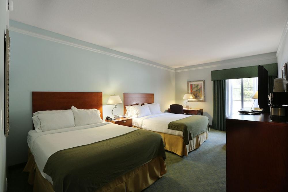 Holiday Inn Express Tampa N I-75 - University Area by IHG photo 2