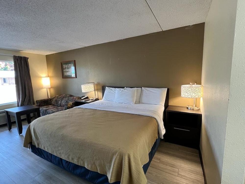 Rodeway Inn Walterboro I-95 photo 27