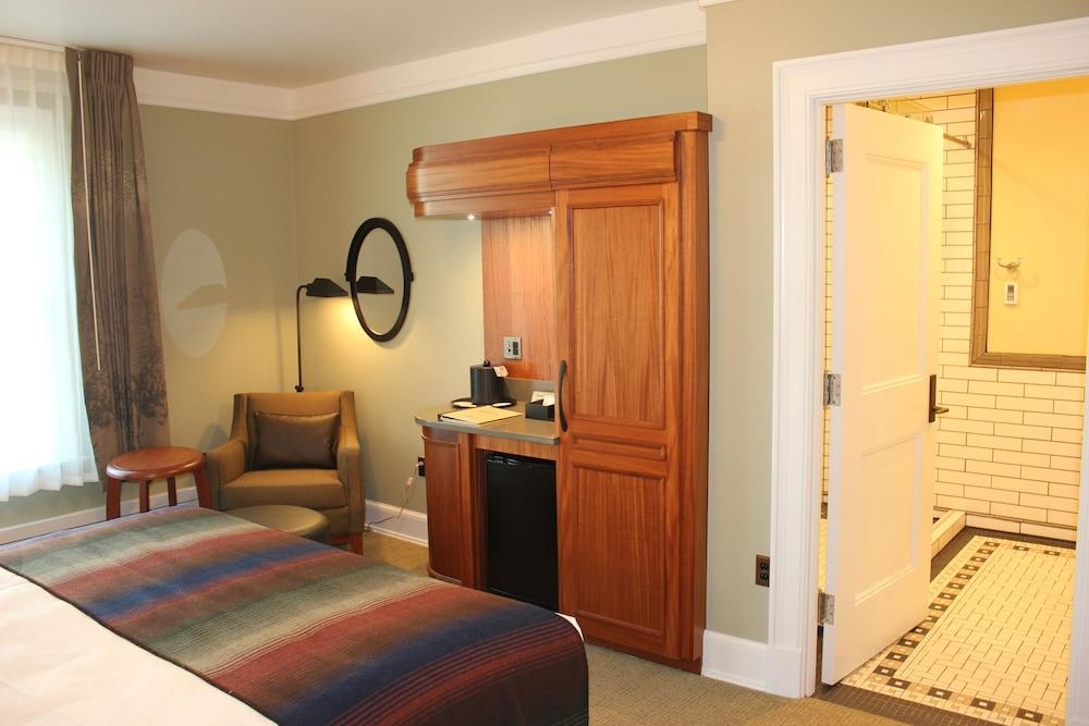 Mammoth Hot Springs & Cabins - Inside the Park photo 27