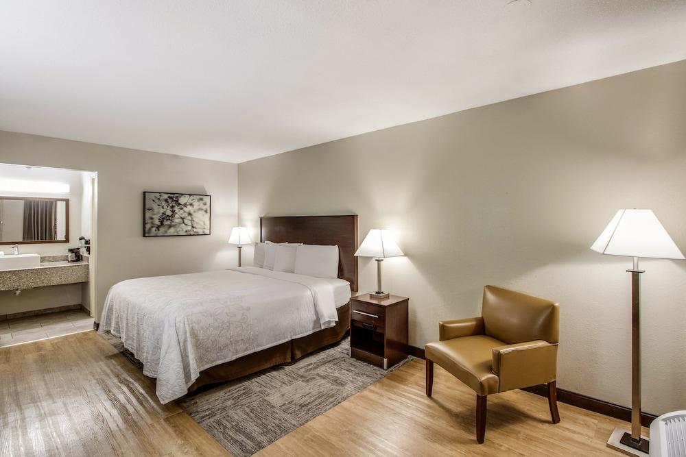 Red Roof Inn PLUS+ Dallas – Addison photo 21
